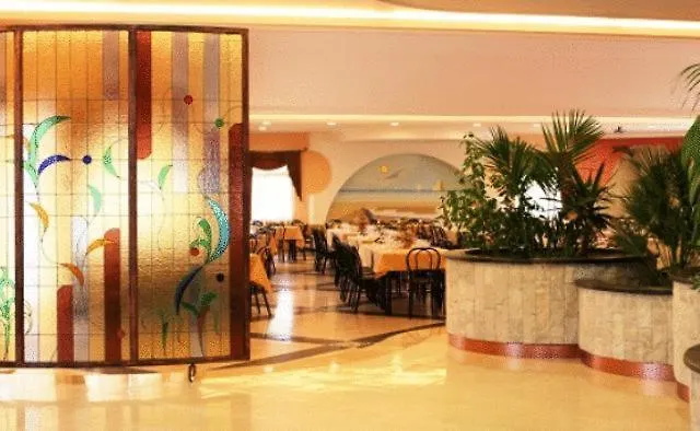 פוצאלו Hotel Continental