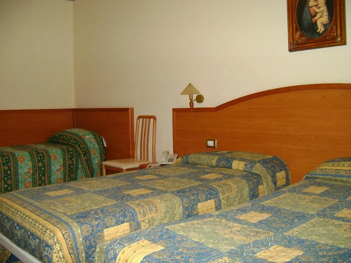 פוצאלו Hotel Continental