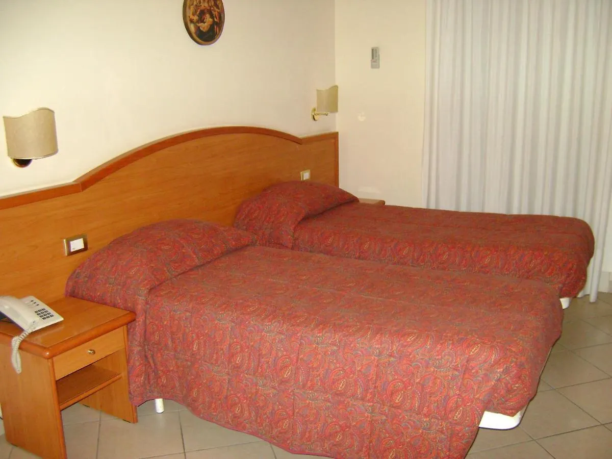 פוצאלו Hotel Continental