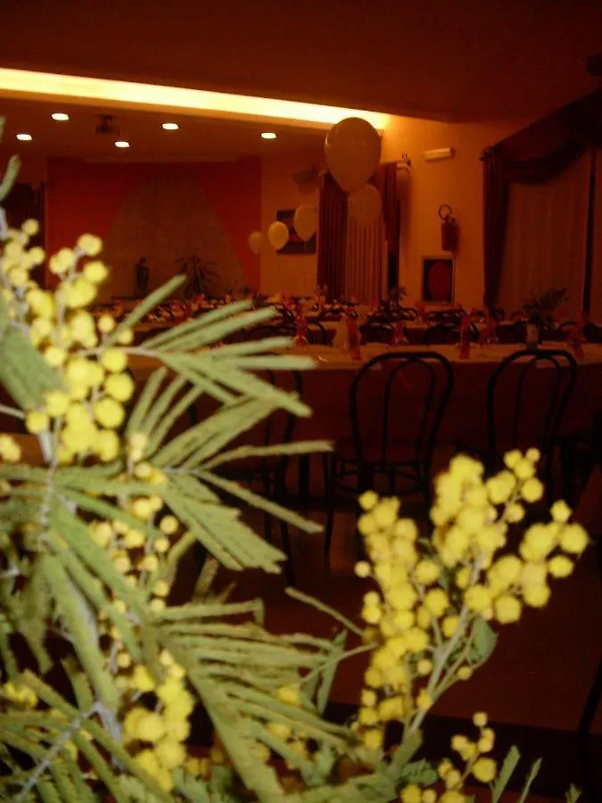 פוצאלו Hotel Continental 3*,