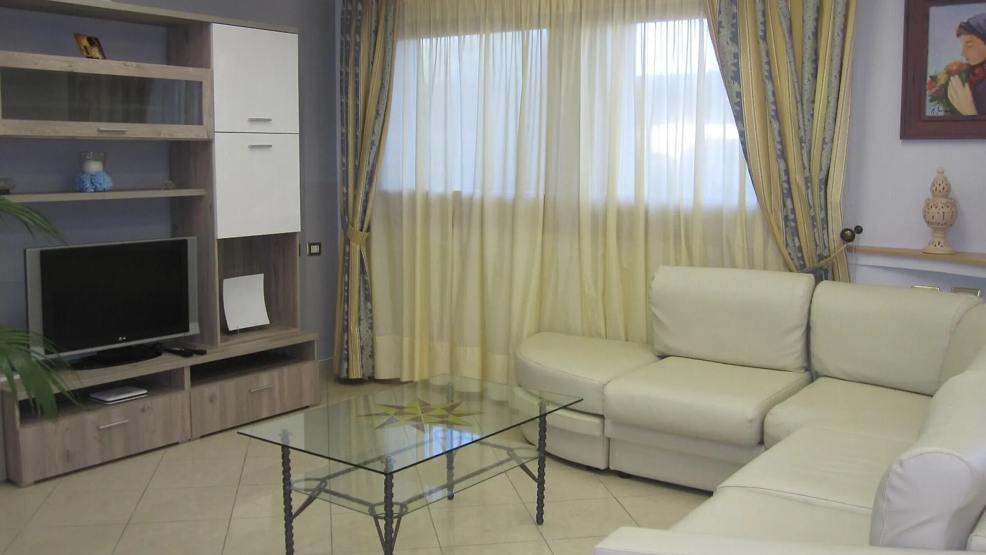 פוצאלו Hotel Continental