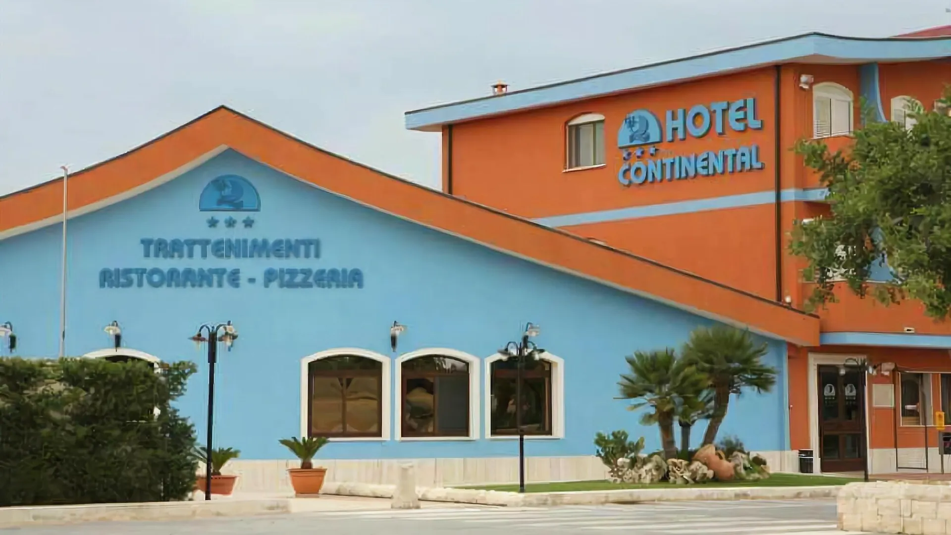 פוצאלו Hotel Continental
