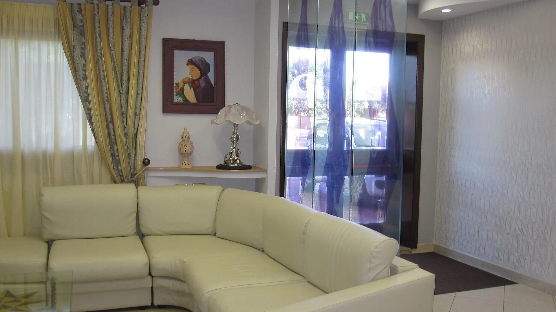 פוצאלו Hotel Continental