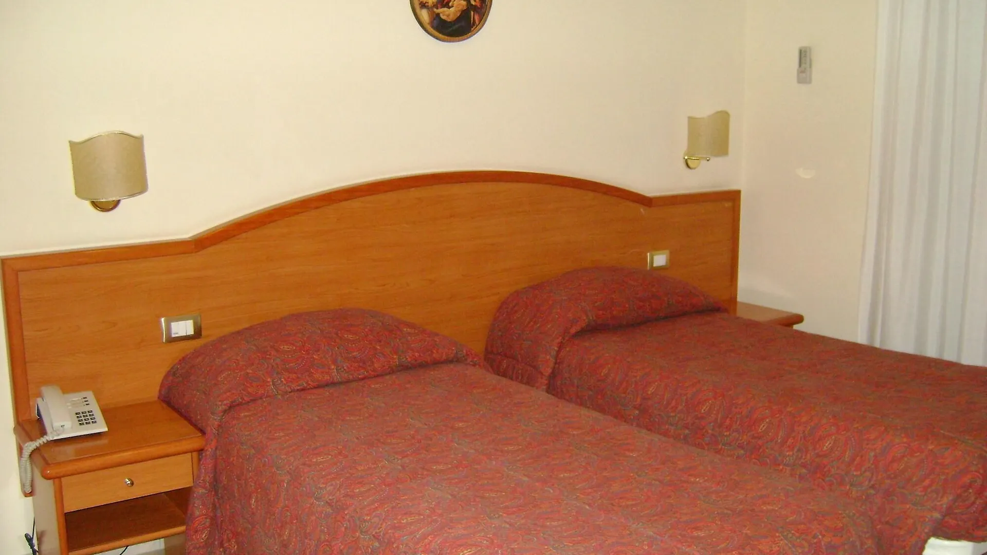 פוצאלו Hotel Continental