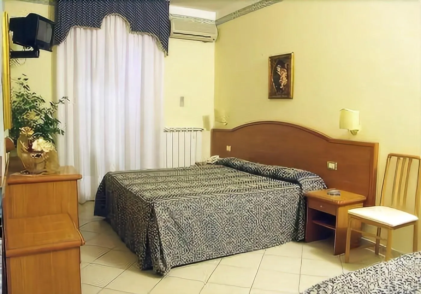 פוצאלו Hotel Continental