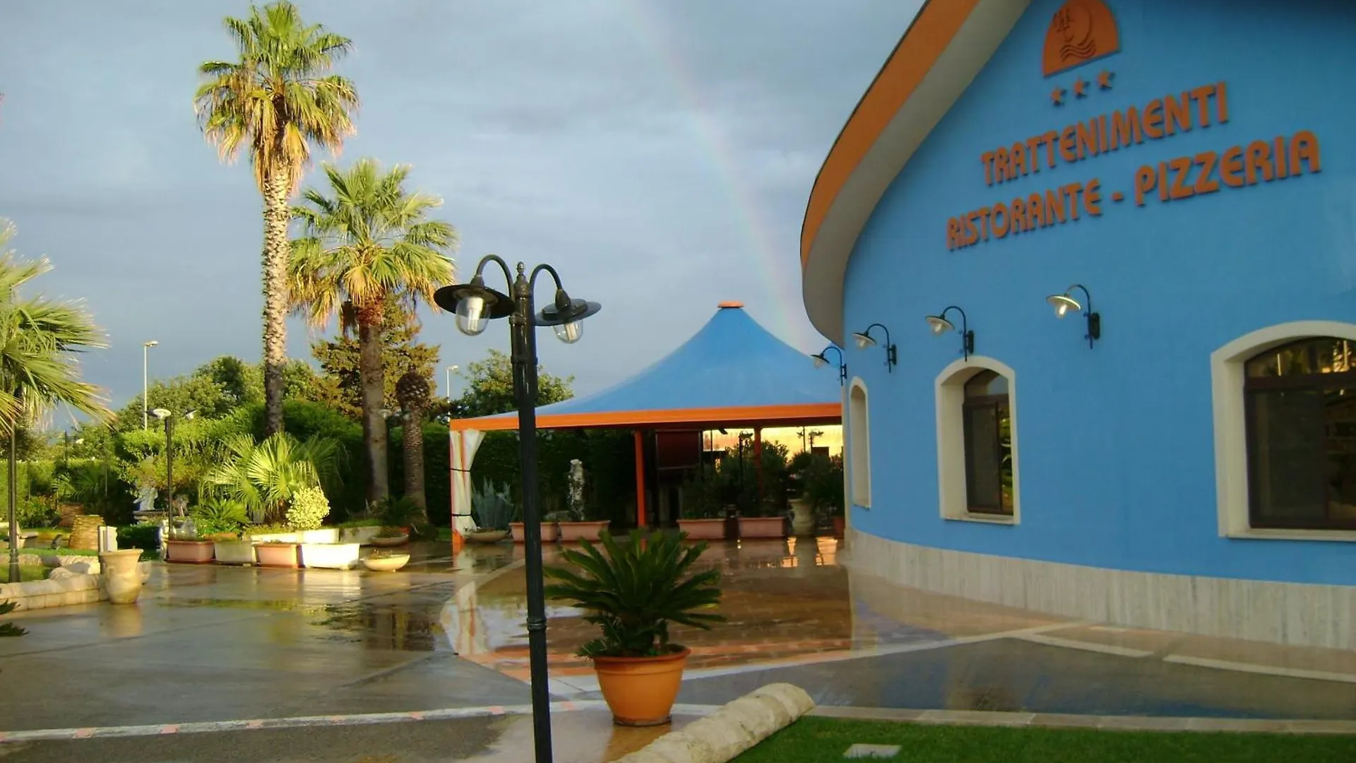 פוצאלו Hotel Continental 3*,